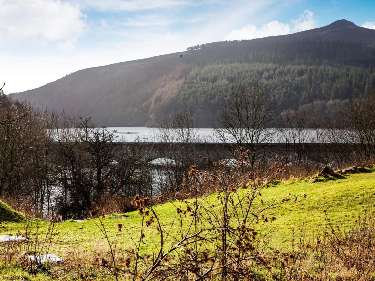 Oyo Ladybower Inn Bamford Exterior photo